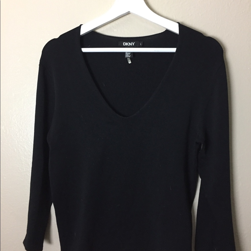 DKNY sweater "V" black. Sz L.